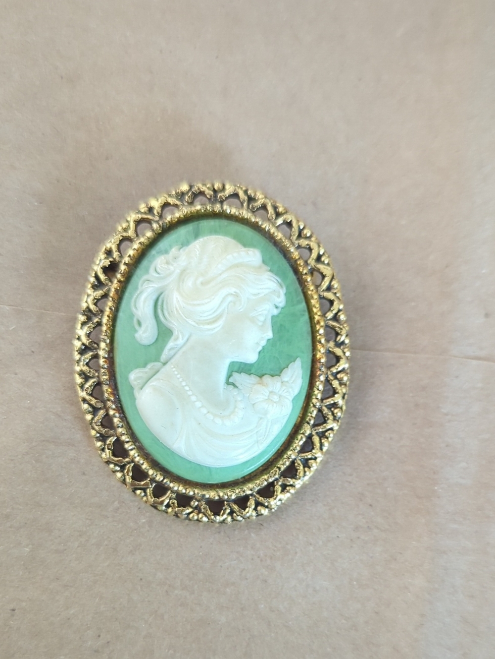 Vintage-Style Green Cameo Brooch Pendant with Gold Frame